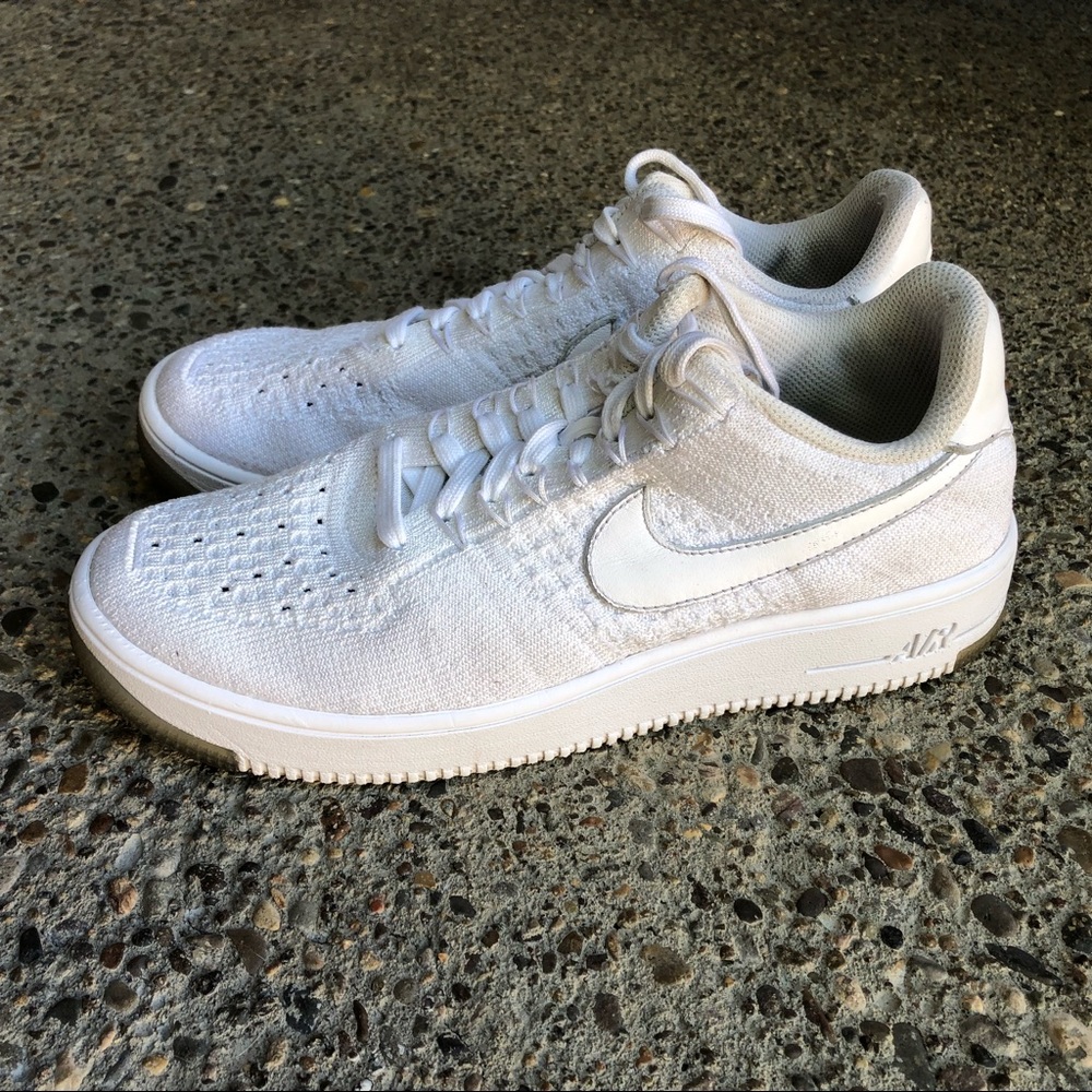 NIKE WOMENS AIR FORCE 1 FLYKNIT SIZE 9